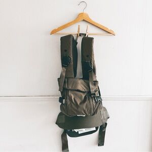 COLUGO > The Baby in Olive